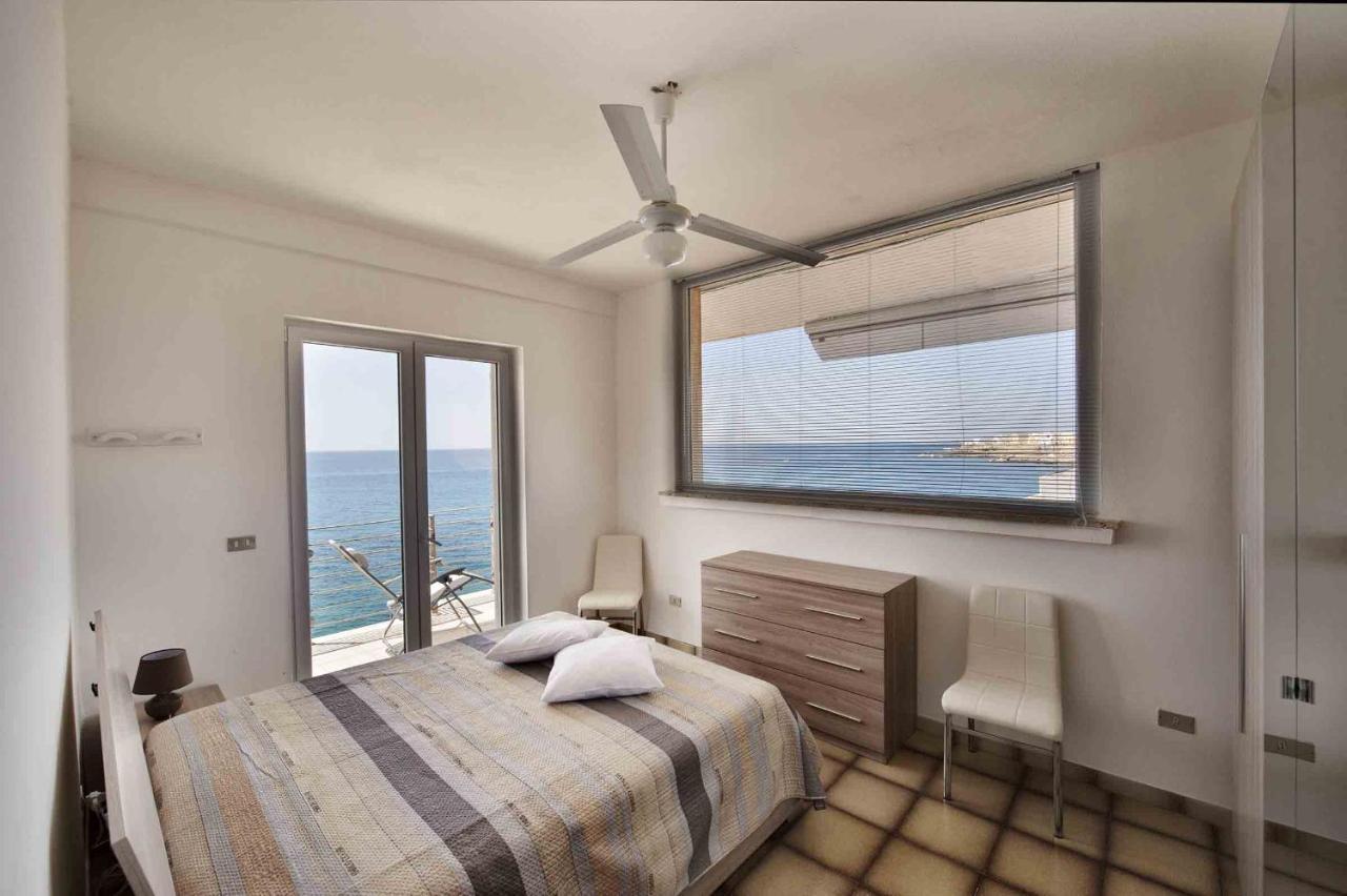 Apartment Overlooking The Sea With A View Of Old Gallipoli And The Whole Bay Exterior photo